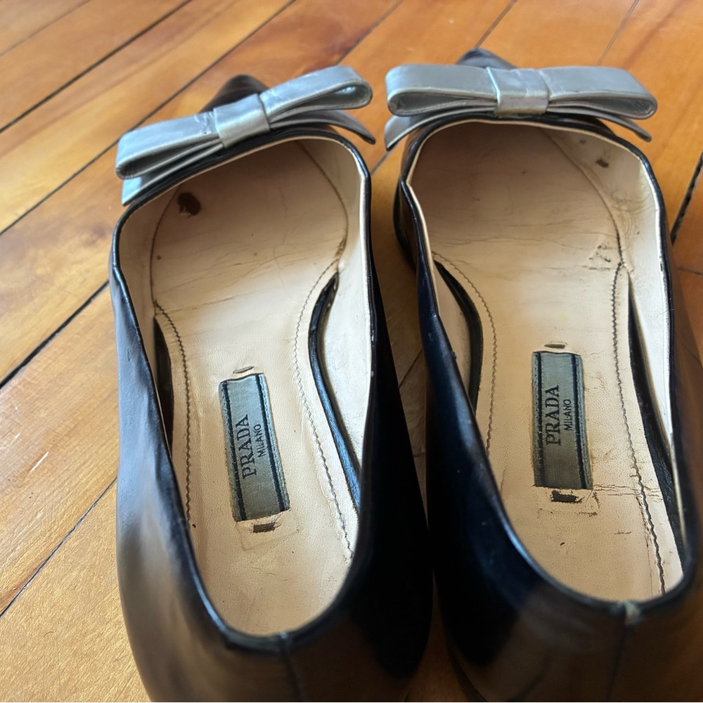 Prada Black Pointed Leather ballerinas with Silver Bow - Picture 3 of 5